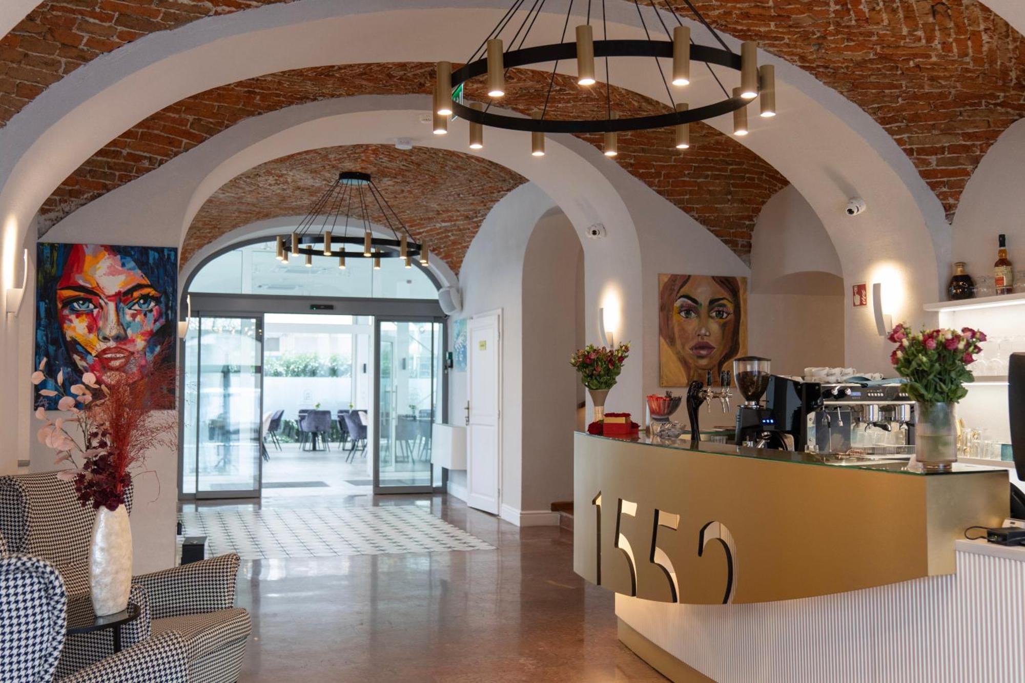 1552 Boutique Hotel エゲル エクステリア 写真